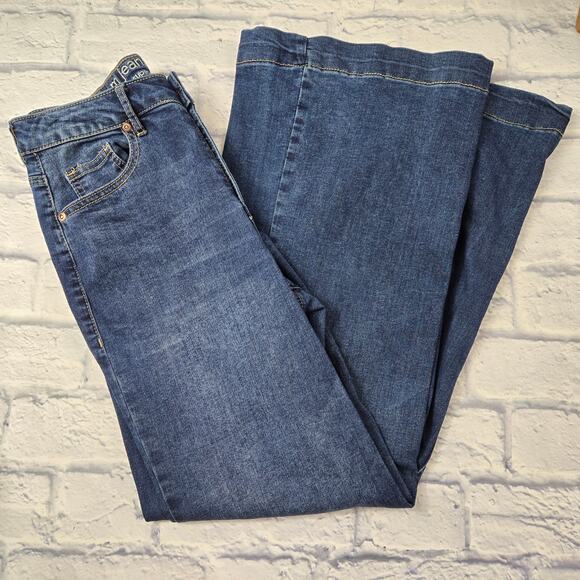 m jeans Maurices Women's Jeans Super Hi-Rise Wide Leg Button Fly size 2 Short - Picture 1 of 16